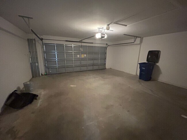 Building Photo - 870 Rue Labeau Cir