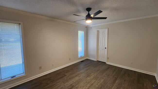 Building Photo - 114 Van Dr