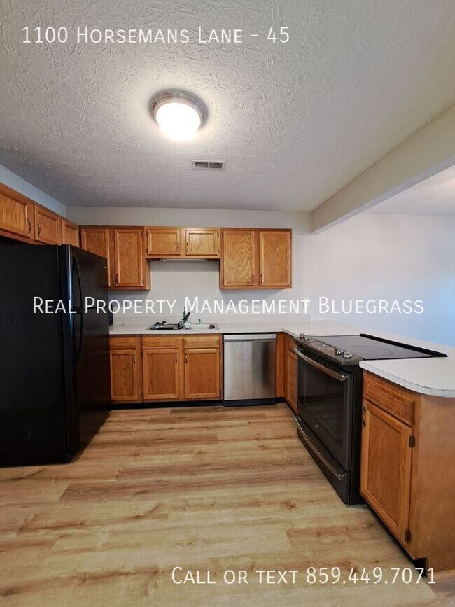 Building Photo - 1100 Horsemans Ln