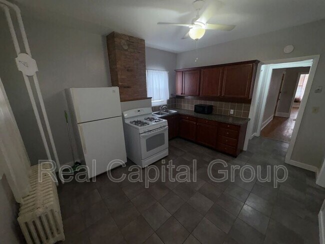 Building Photo - 1529-1529 Foster Ave