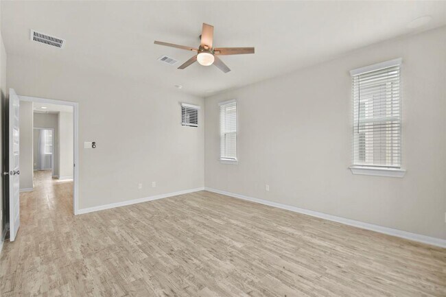 Building Photo - 9911 Brickhouse Dr