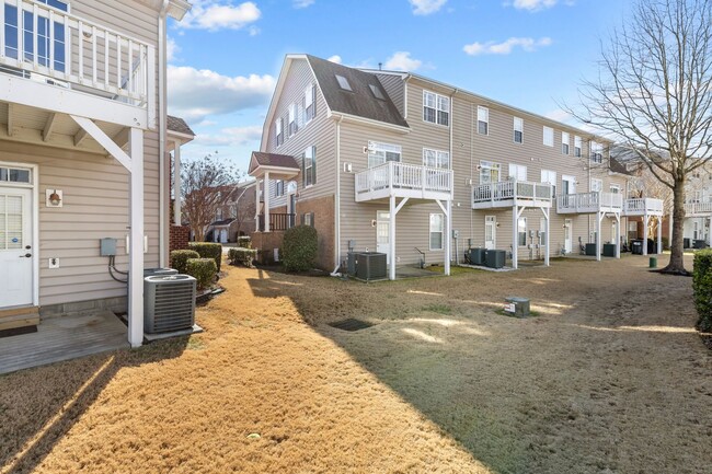 Building Photo - Spacious 3-Story End-Unit Townhouse Condo