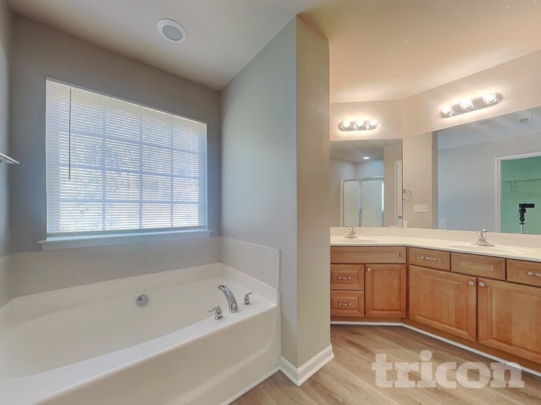 Building Photo - 16117 Long Talon Way