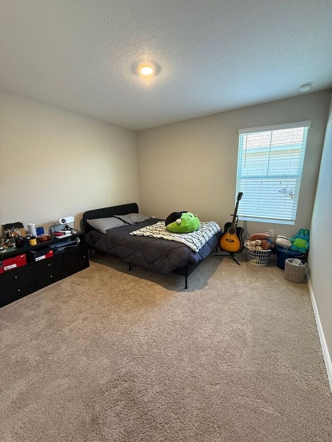 Building Photo - For Rent – Spacious 5-Bedroom Home in Lithia
