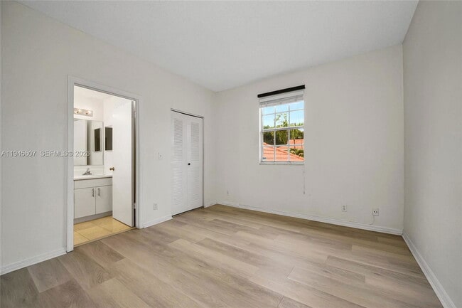 Building Photo - 1210 Sorrento Dr