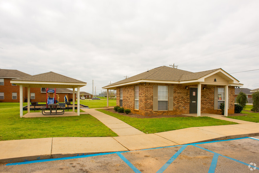 Building Photo - The Landing