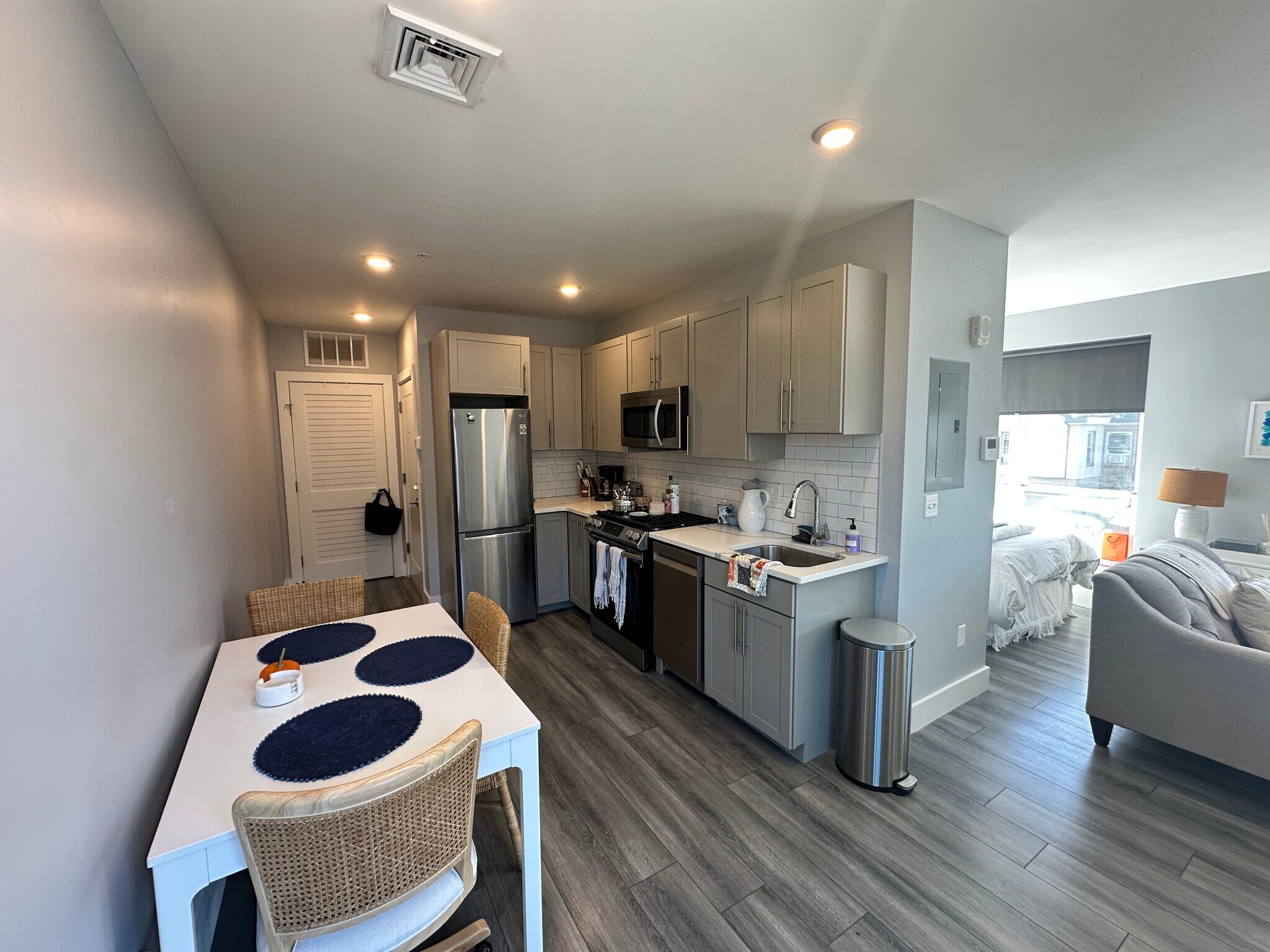 Building Photo - 55 W 5th St