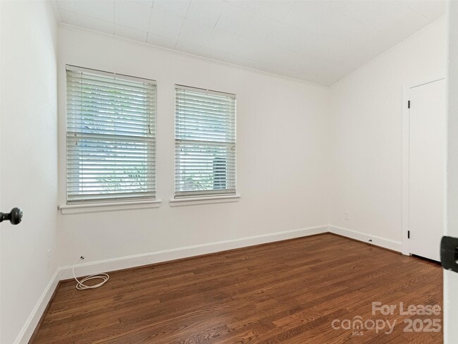 Building Photo - 553 Kenlough Dr