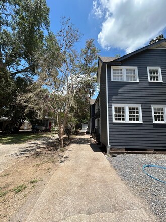 Building Photo - 3265 Ivanhoe St