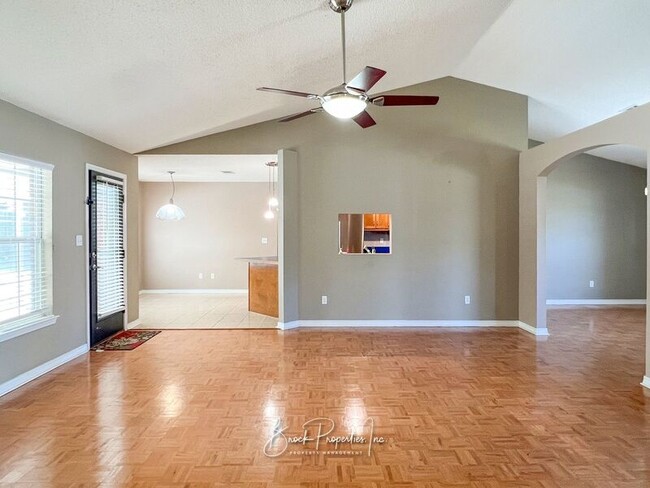 Building Photo - 2634 Southern Oaks Dr