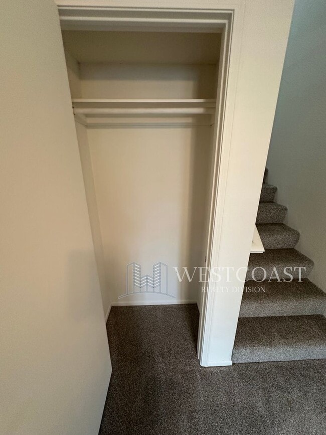 Building Photo - ***$500-OFF Move In Special**** Charming U...