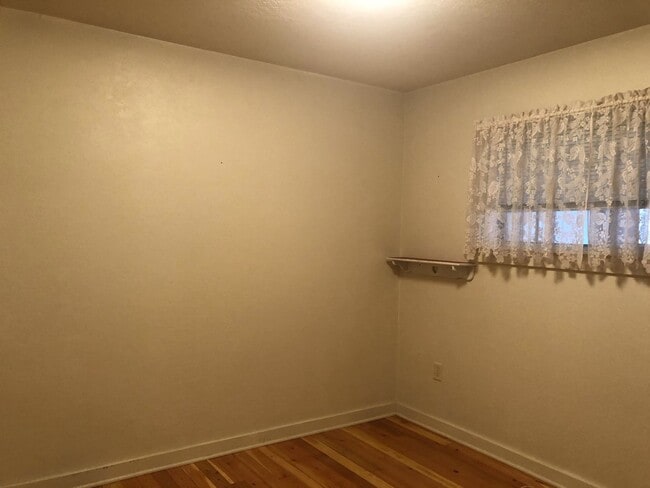 Building Photo - Charming 2-Bed, 1-Bath Hamilton Home with Attached Double Garage