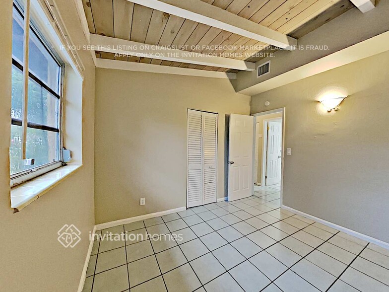 Building Photo - 1275 SW 28th Rd