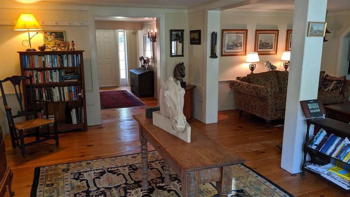 Building Photo - 266 North Haverhill