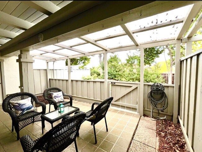 Building Photo - 5350 Cribari Green