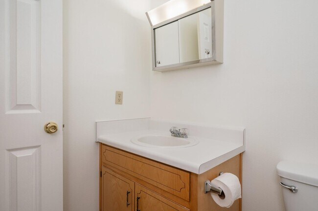 Building Photo - 624 Hill St