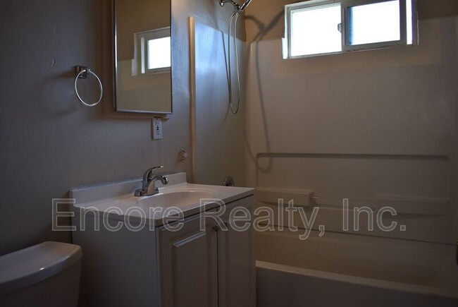 Building Photo - 3931 Mason St