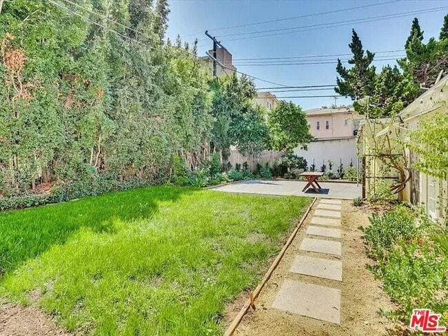 Building Photo - 1703 Kelton Ave