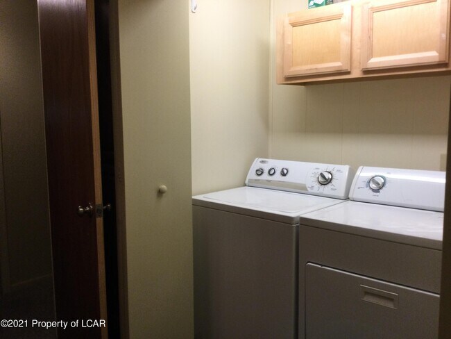 Building Photo - 457 Lake Louise Rd