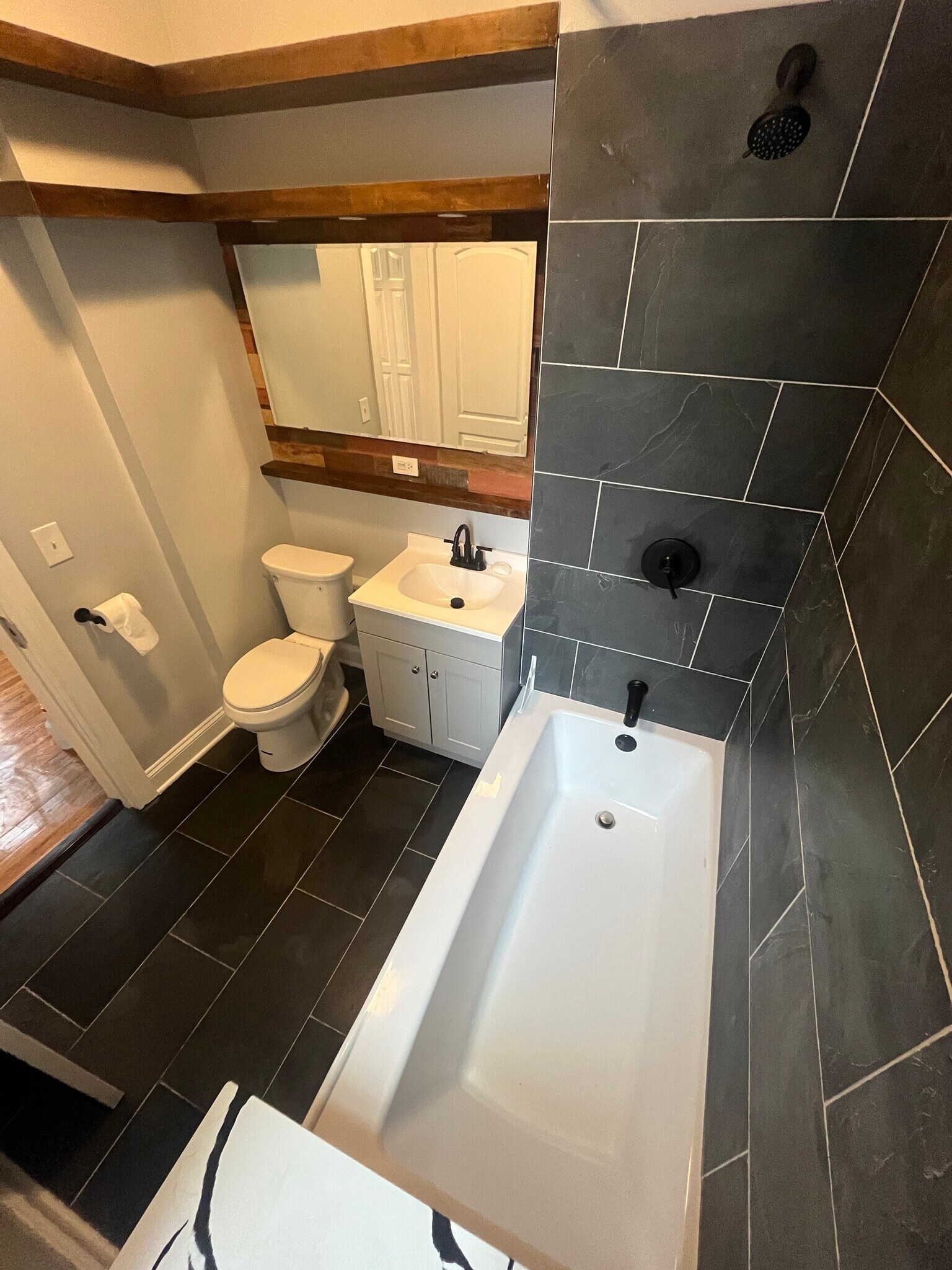 bath - 6444 S Dorchester Ave