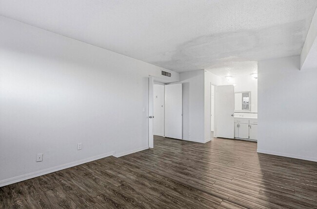 Building Photo - 4613 Sun Valley Dr