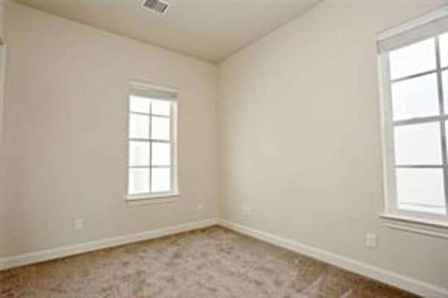 Building Photo - 3226 McKinney St