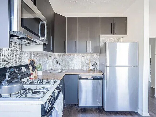 Building Photo - Michigan Ave