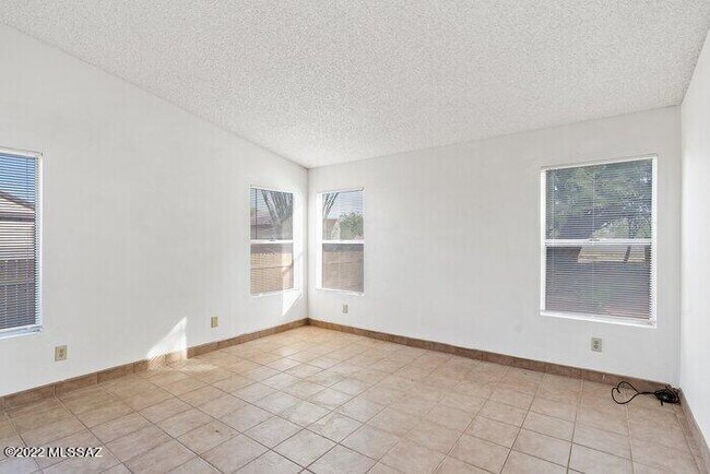 Building Photo - 7221 S Camino Alegre