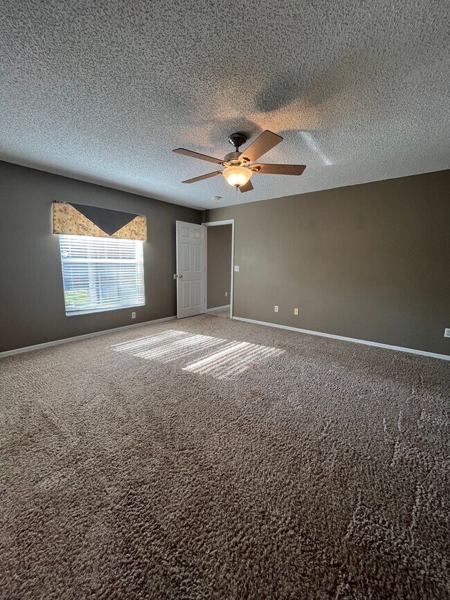 Building Photo - Beautiful Fenced in Yard on a cul-de-sac!!!