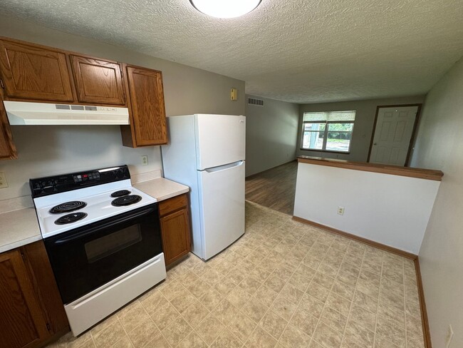 Building Photo - 639 W Highland