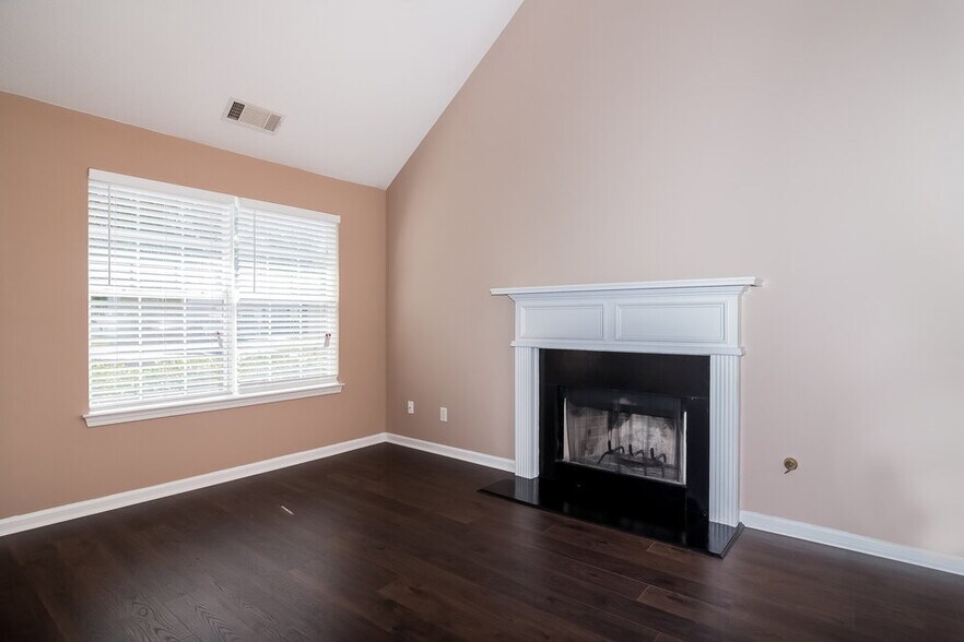 Building Photo - 4195 Clarks Tr