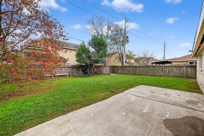 Building Photo - 4742 Tain Dr