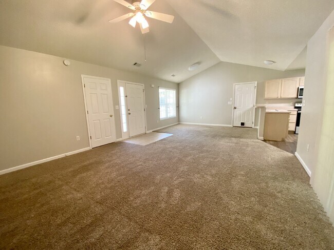 Building Photo - Home in Woodbridge With a Screened Porch a...