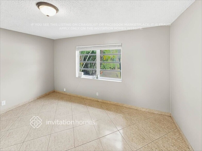Building Photo - 1313 N Park Rd