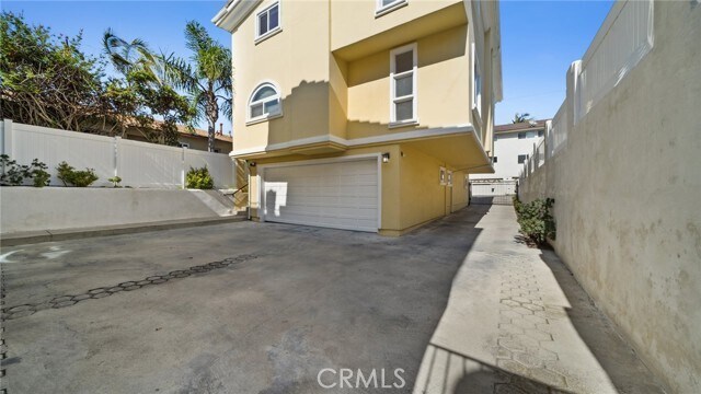 Building Photo - 521 Avenue C
