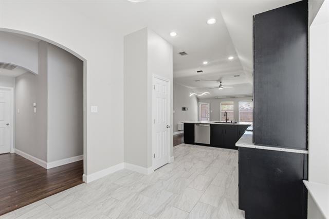 Building Photo - 4018 Hillhaven Dr