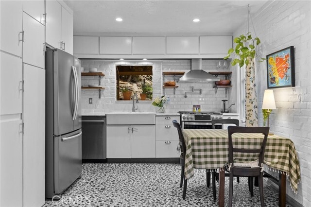 Building Photo - 721 Country Club Dr