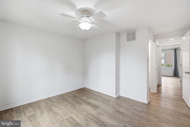 Building Photo - 975 S Taylor St