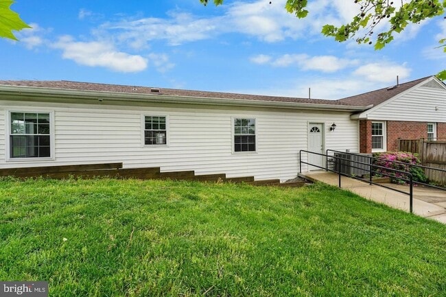 Building Photo - 9201 Rosemont Dr