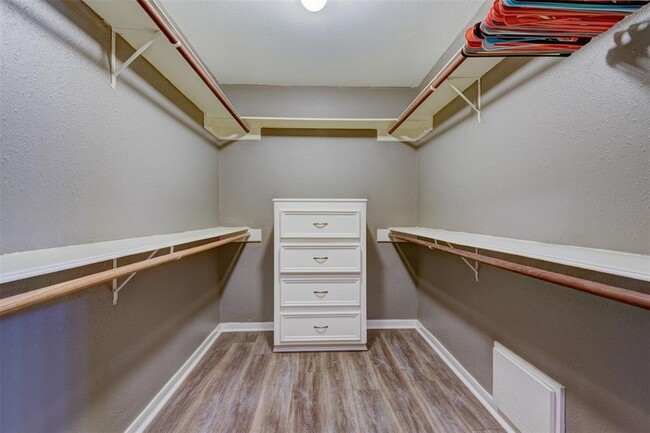 Building Photo - 6502 Inverness Way