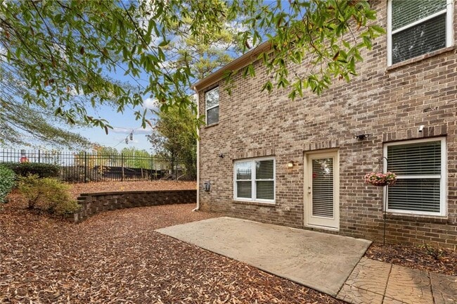 Building Photo - 3803 Manor View