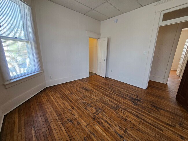 Building Photo - 1007 N Mason St