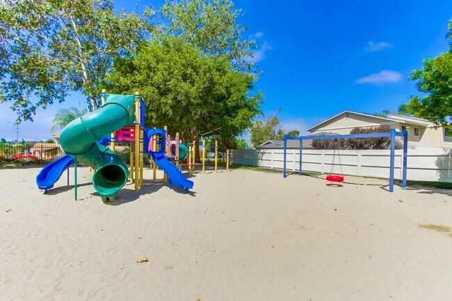 Building Photo - 351 Village Run E