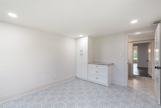 Building Photo - 7307 Raton St