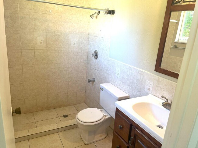 Building Photo - 2901 SW Birtle Ct