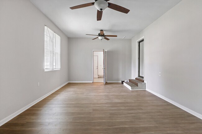 Building Photo - 118 Randall Ln