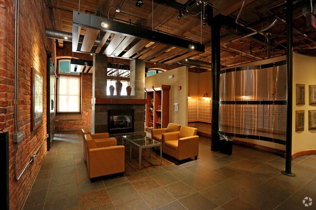 Common Area - American Cigar