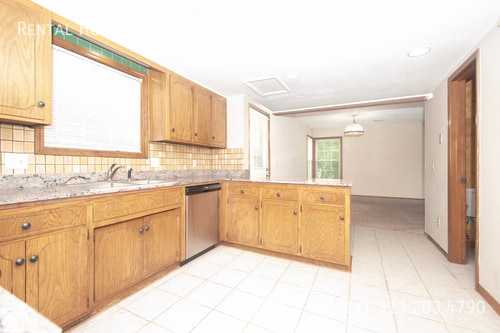Building Photo - 735 S Avalon Cir