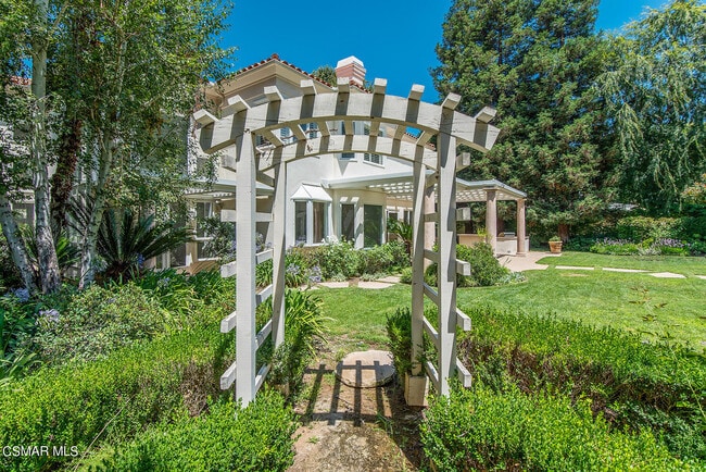 Building Photo - 31858 Saddletree Dr