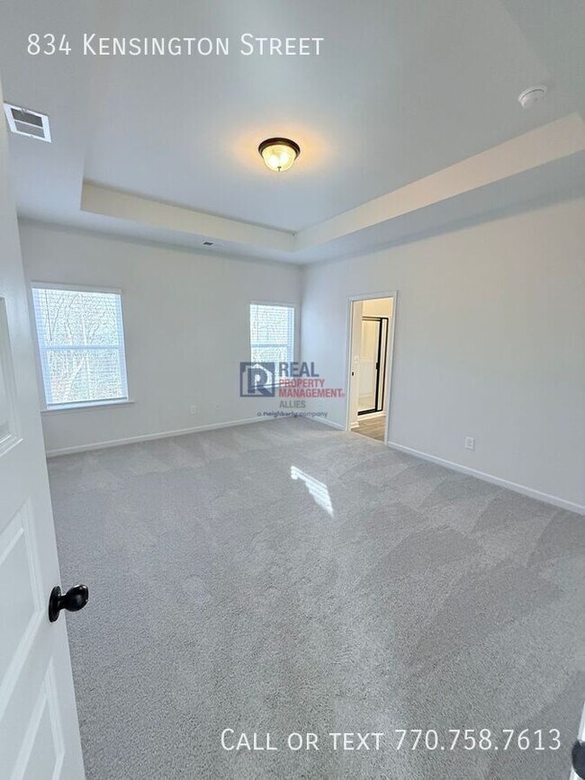 Building Photo - 834 Kensington St